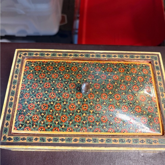 Intricate Geometric Patterned Box - Picture 2 of 6